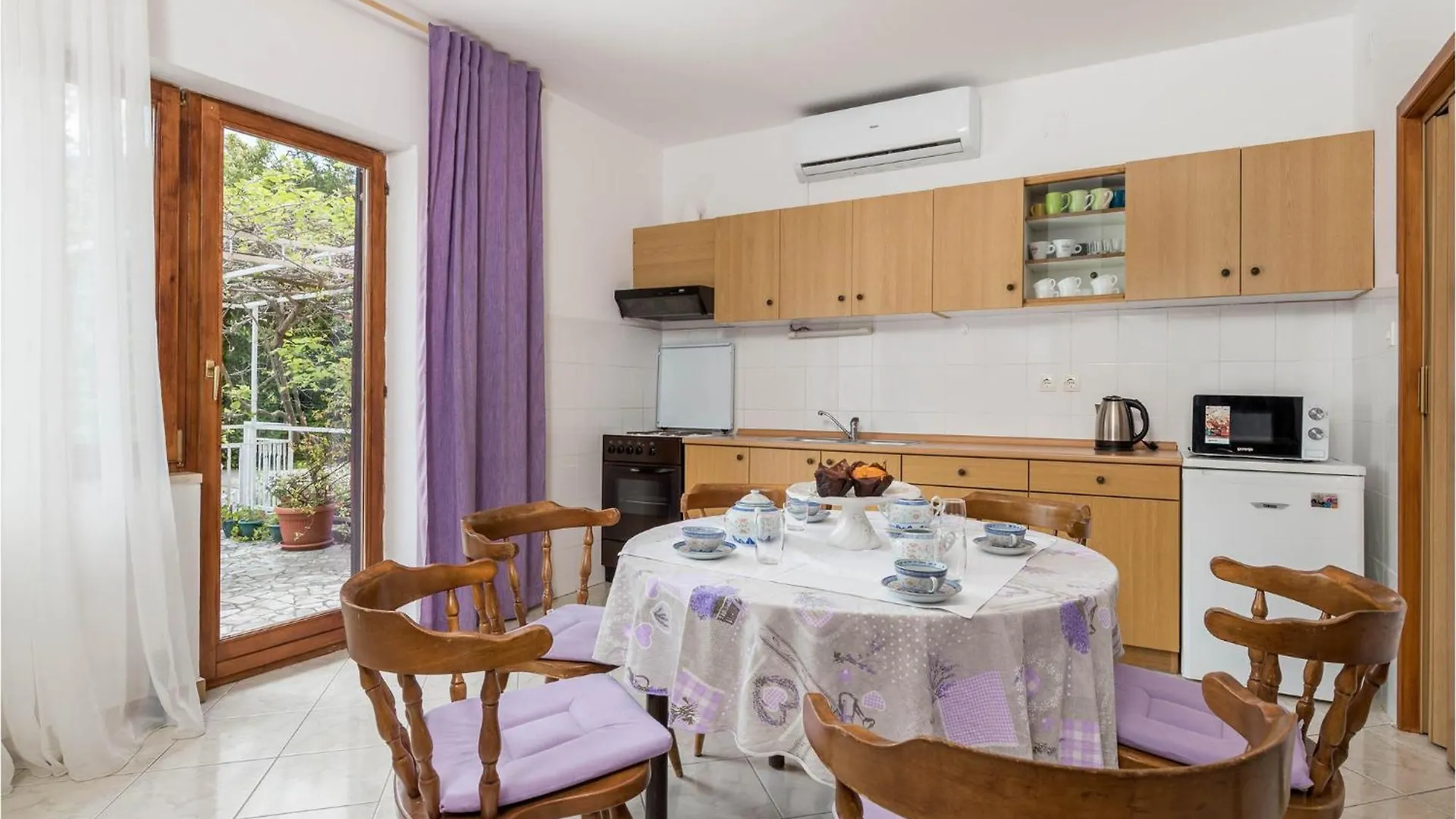 2 Bedroom Amazing Apartment In Lovran 0*,